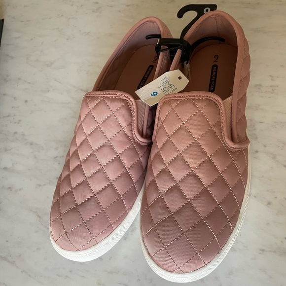 🎄3/$15 NWT Women’s Time/Tru Shoes - Picture 2 of 4